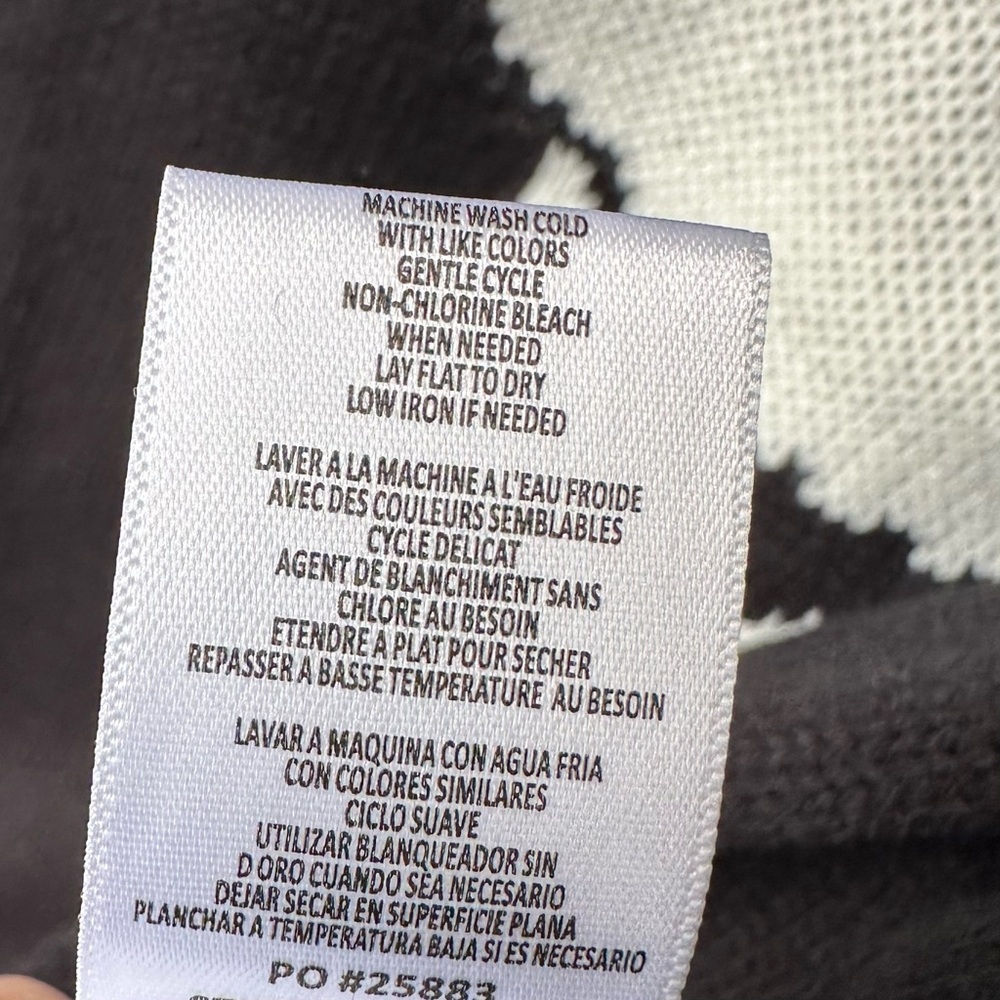 Wallpapher Black and White Crewneck Sweater Skull Design - Picture 9 of 11